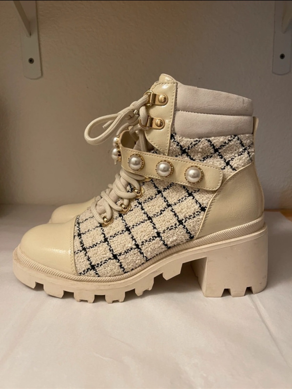 Women’s Aldo Cream combat Lace-Up Pearl Strap Block Heel Boots size 7.5w